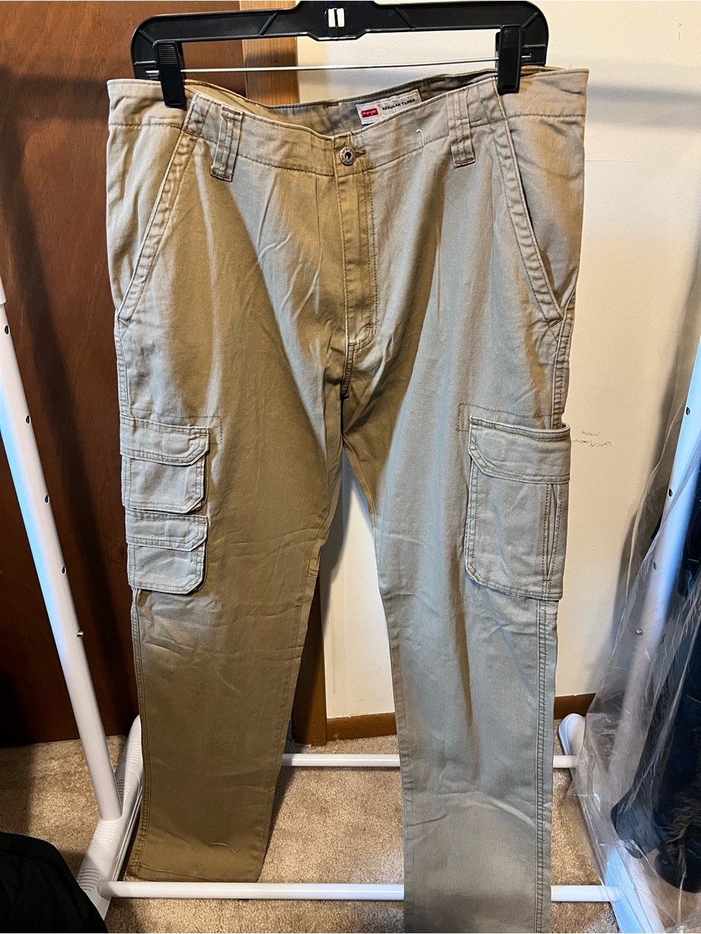 Wrangler Men's Cargo Pants in Khaki/Tan